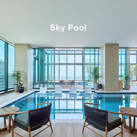 Mitsui Garden Hotel Yokohama Minatomirai Premier Bagian luar foto Sky Pool