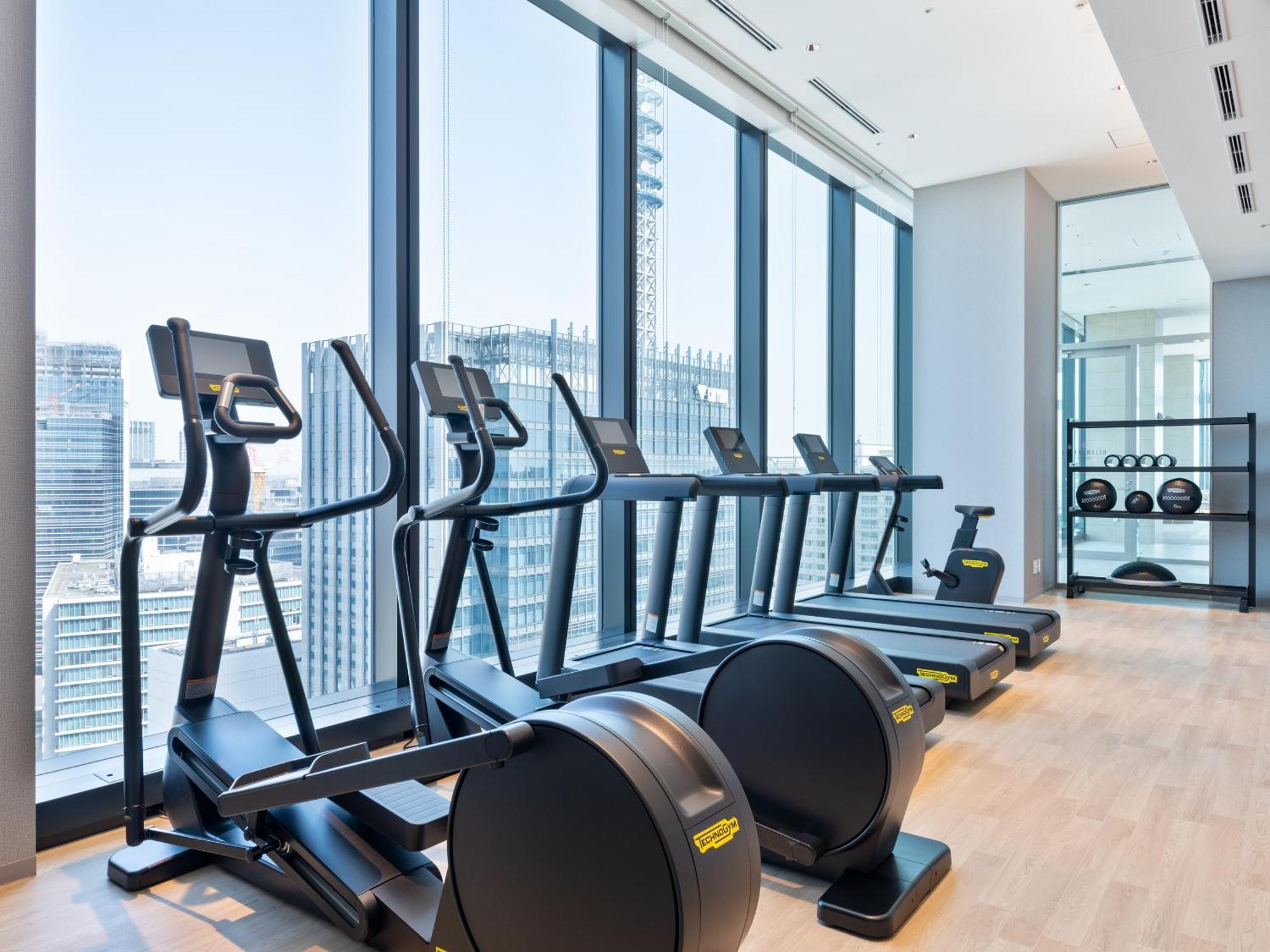 Mitsui Garden Hotel Yokohama Minatomirai Premier Bagian luar foto The gym at the 108