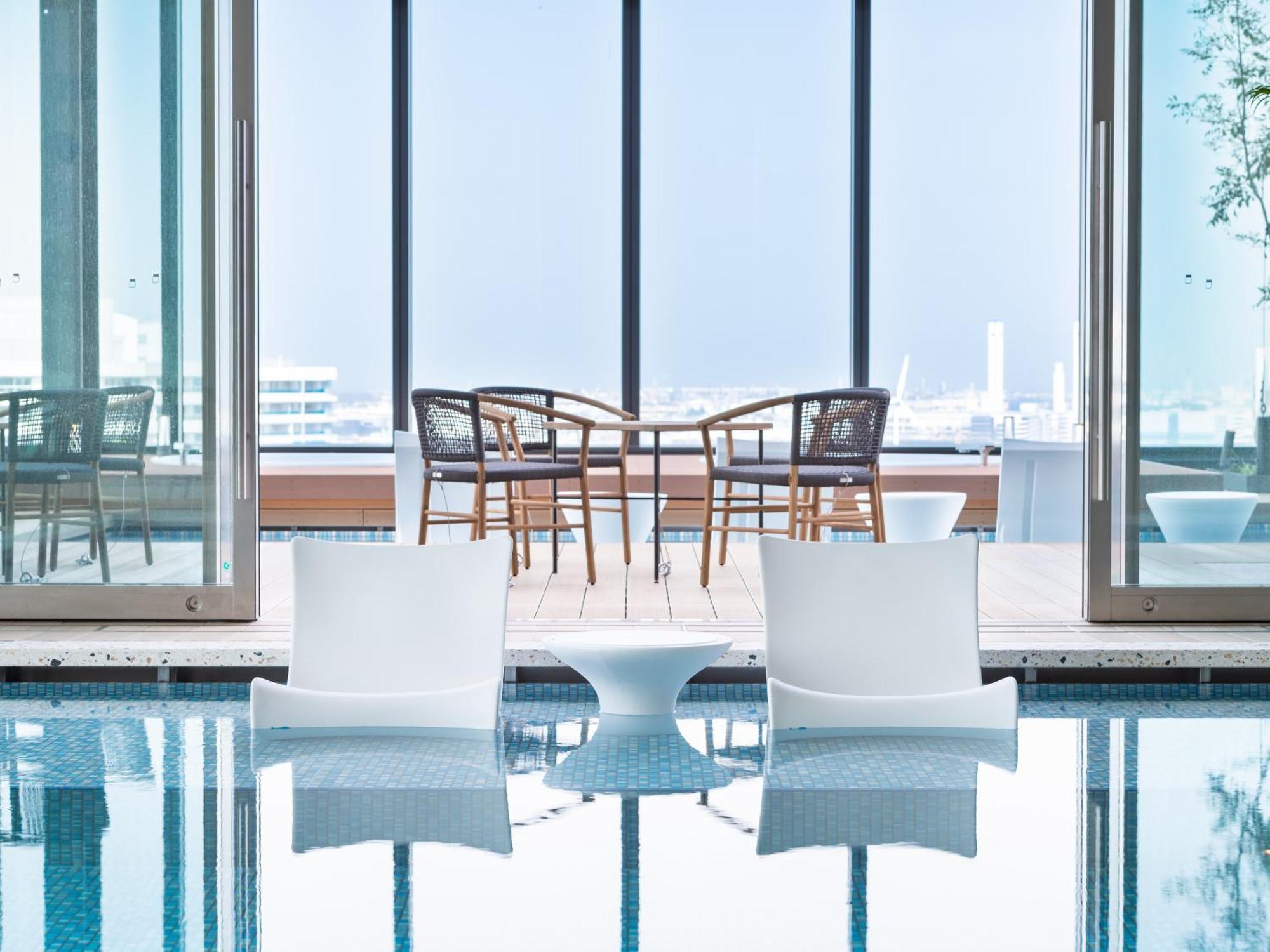 Mitsui Garden Hotel Yokohama Minatomirai Premier Bagian luar foto The Sky Pool