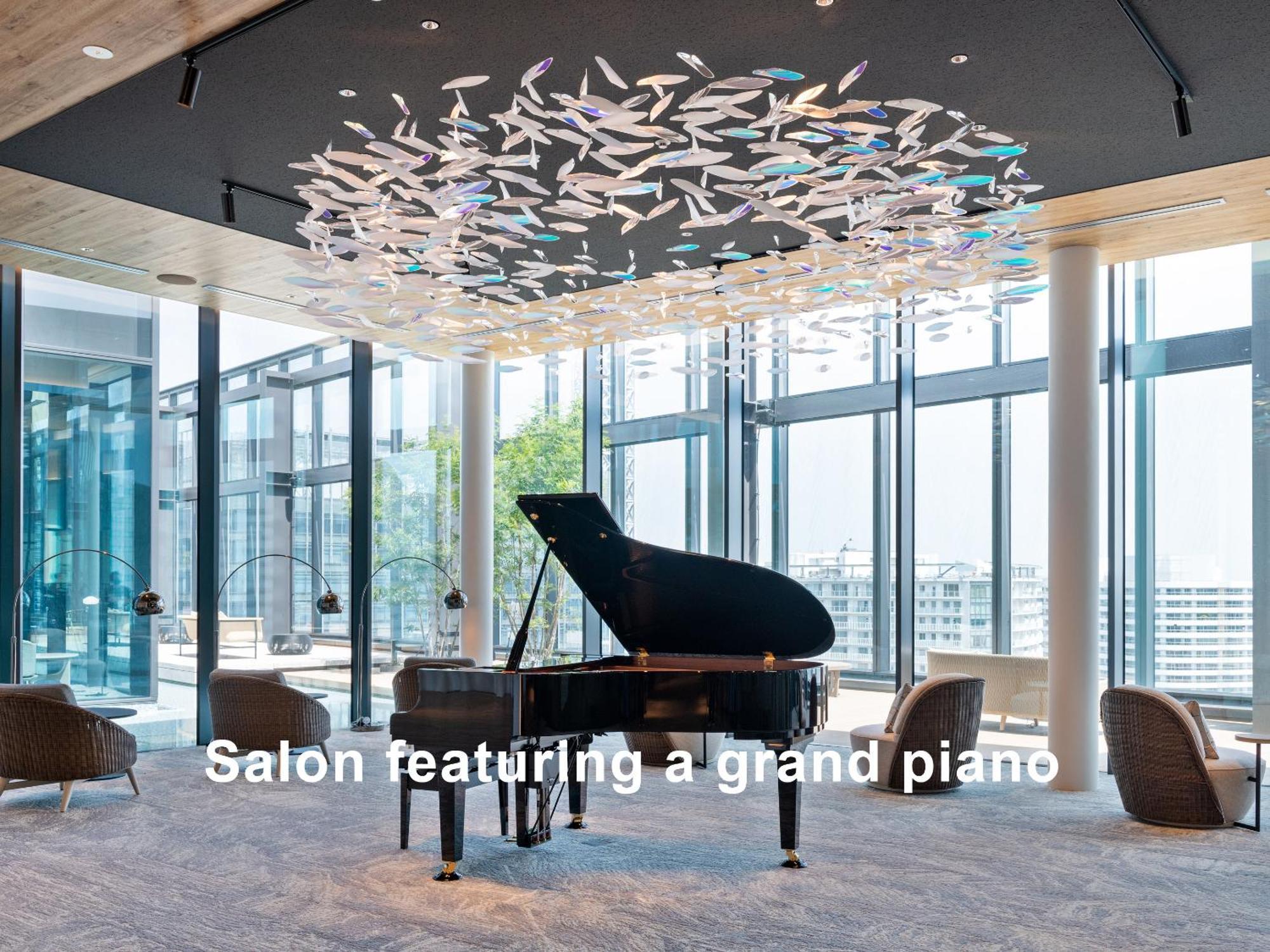 Mitsui Garden Hotel Yokohama Minatomirai Premier Bagian luar foto Salon featuring a grand piano